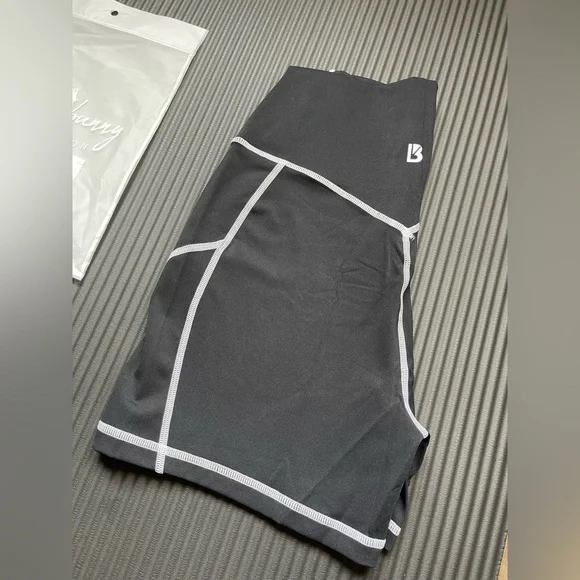 Buffbunny Wave Short Onyx Black and White Women’s Medium NWT - Picture 4 of 6